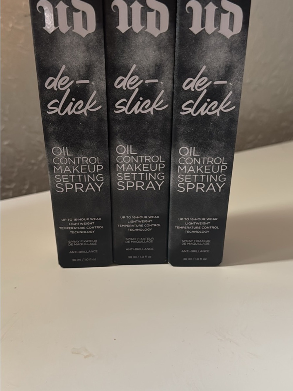 Urban Decay De-Slick Oil Control Makeup Setting Spray — Black